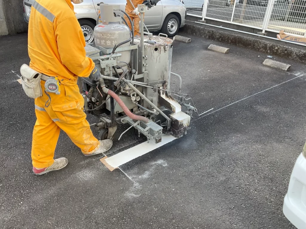 駐車場ライン引き